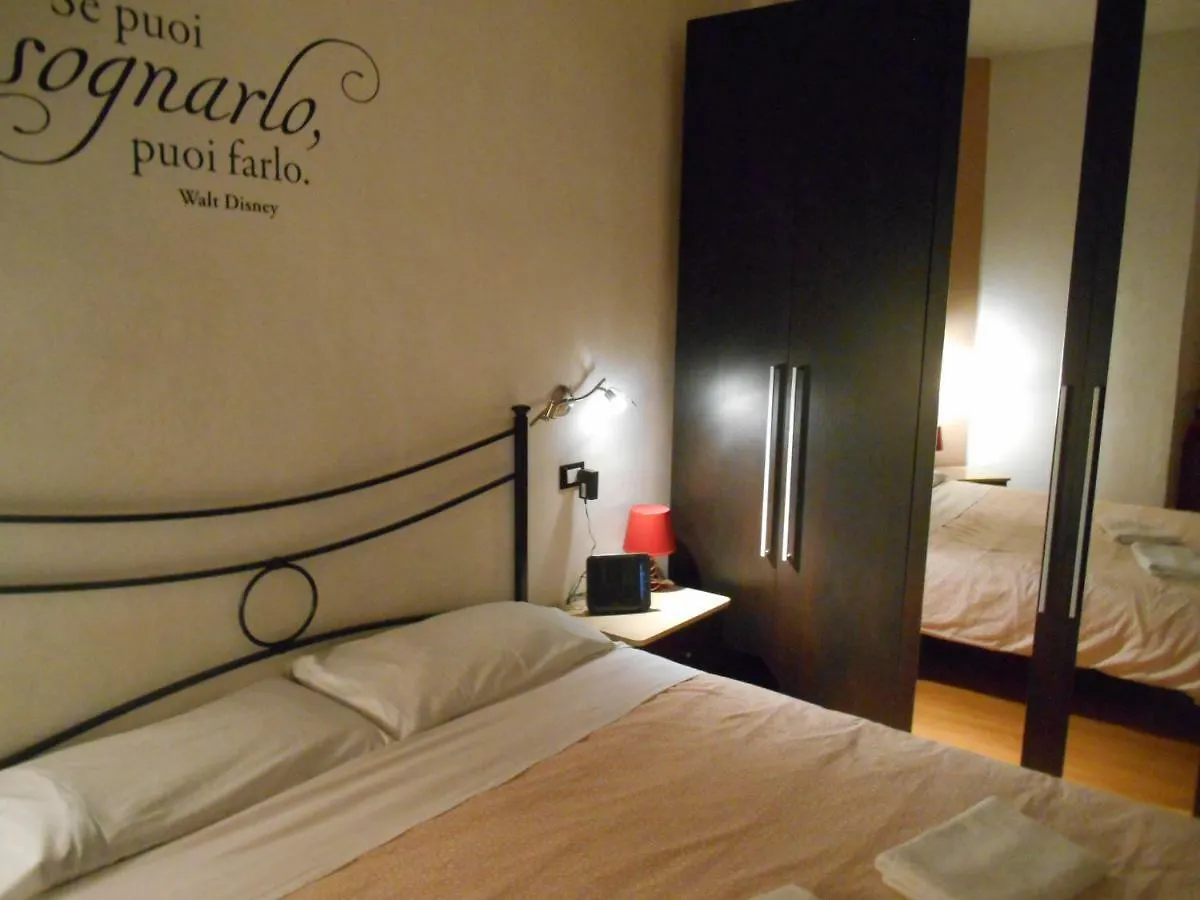 Apartment Casa Di Charlie Chaplin Hotel Milan